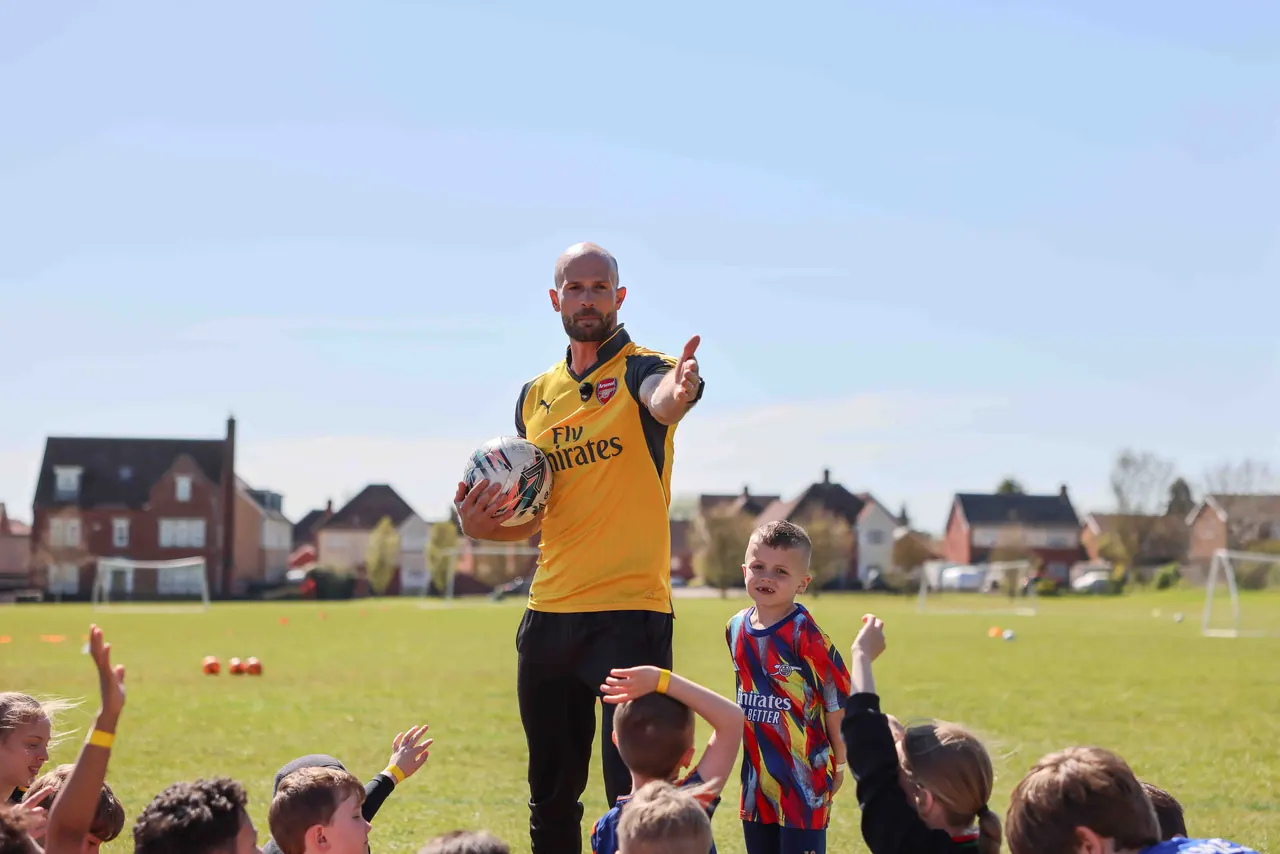 Daniel pointing, with campers behind him
